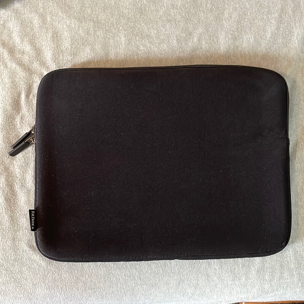 Plain black Pathika Laptop Case
